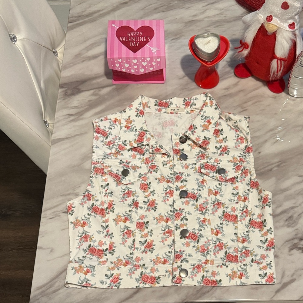 Floral Sleeveless Button-Up Vest